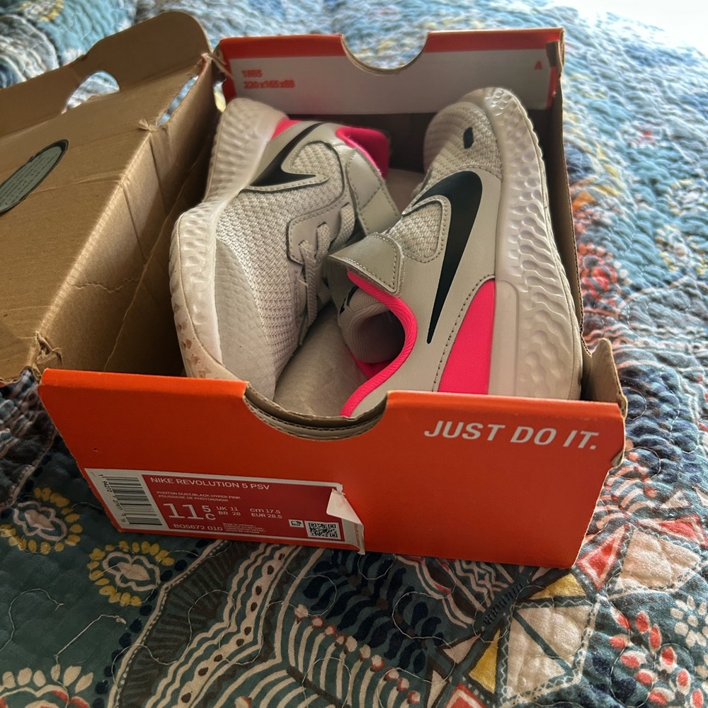 Nike Sneakers GIRLS- Gray and Pink 11.5 - Picture 8 of 9